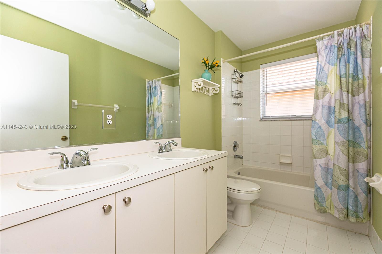 Listing Photo 16