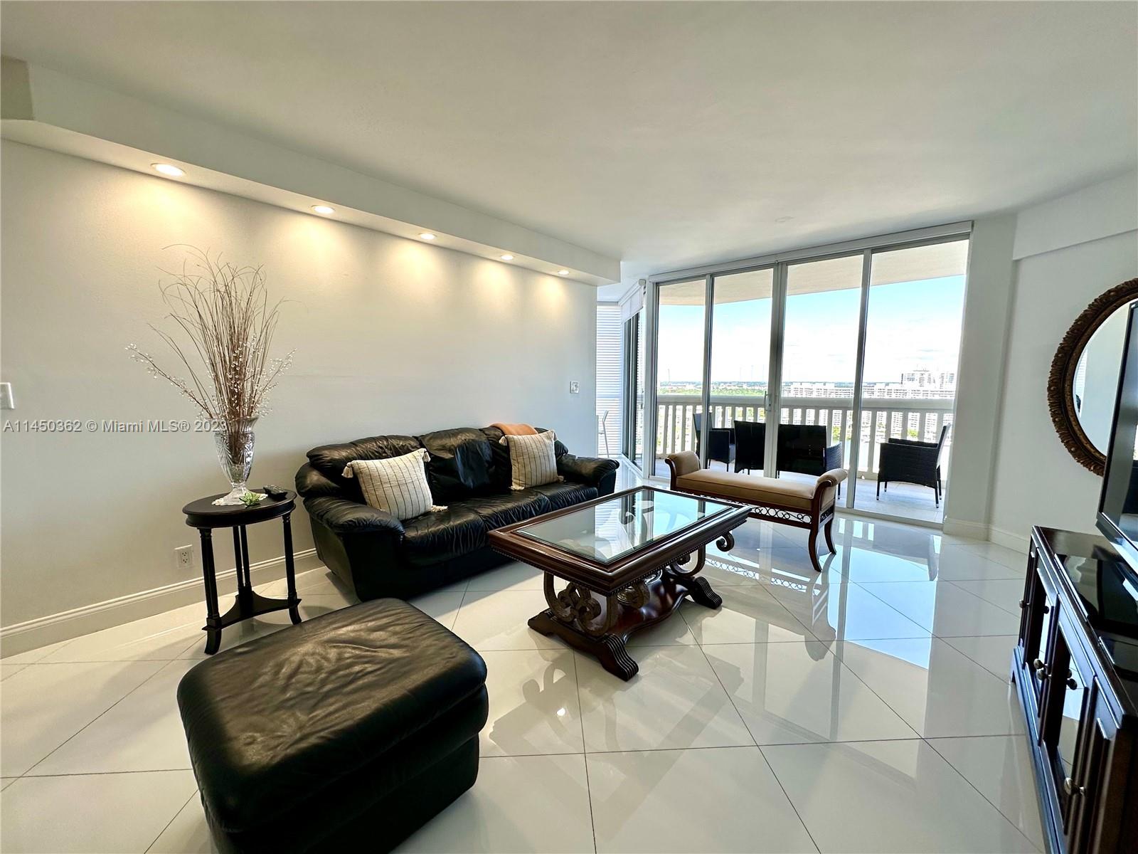 Photo 2 of 1000 Isl Blvd Williams Is Apt 2410 in Aventura - MLS A11450362