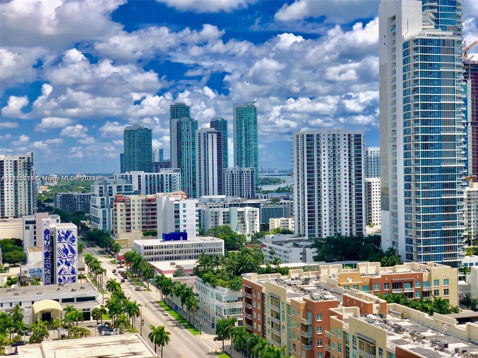 Amazing 1 bedroom and 1 bathroom unit located in heart of Biscayne. Balcony faces Biscayne Blvd and Bay; unit features kitchen has stainless steel appliances, tile floors thorough and has dryer and washer. Close distance to restaurants, shopping centers,  Design District, South Beach, Adrianne Arsht Center. Building has 24 hours security, pool, gym concierge.