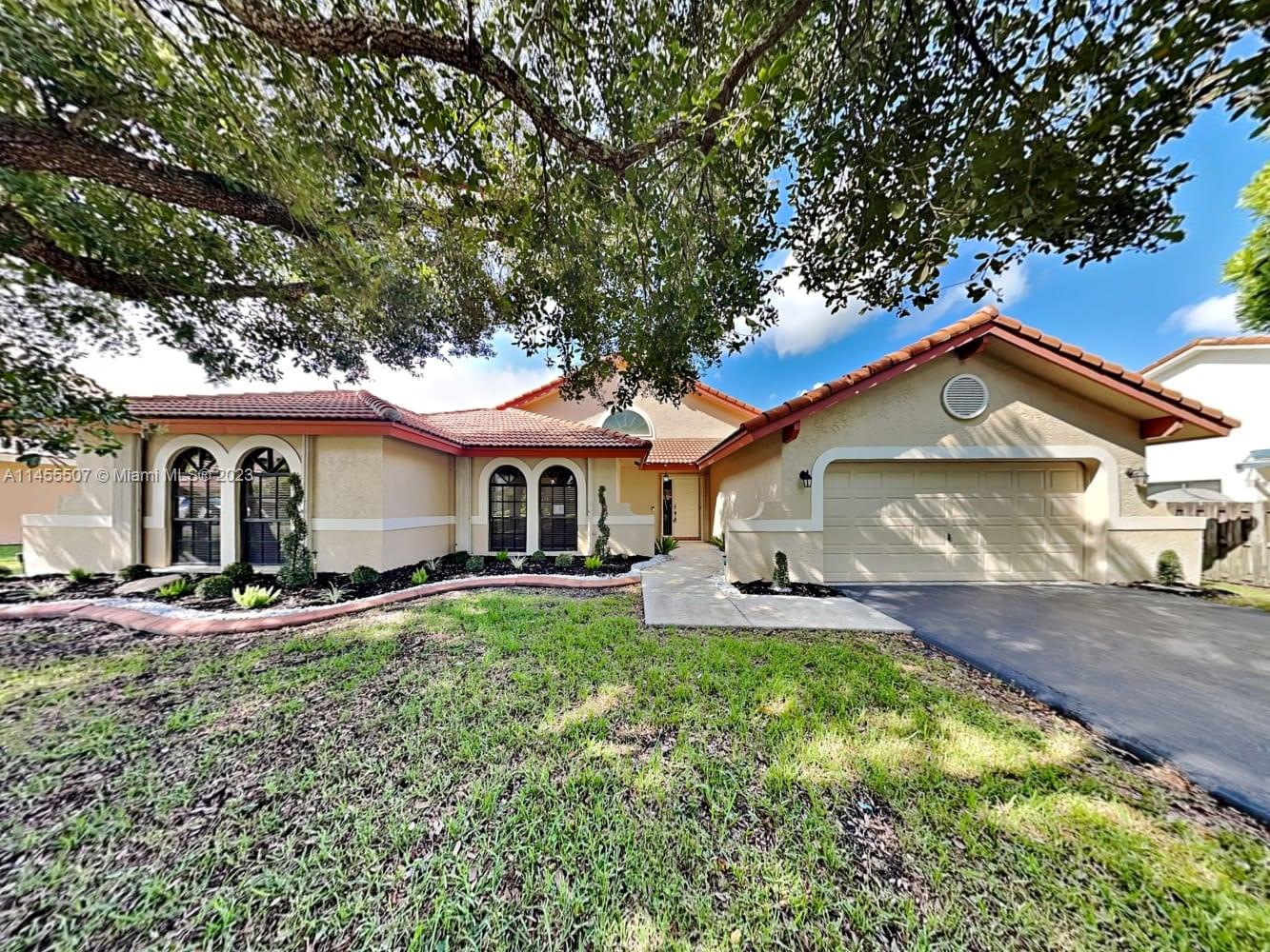 Photo 1 of 3491 Ridgeland Rd in Davie - MLS A11455507