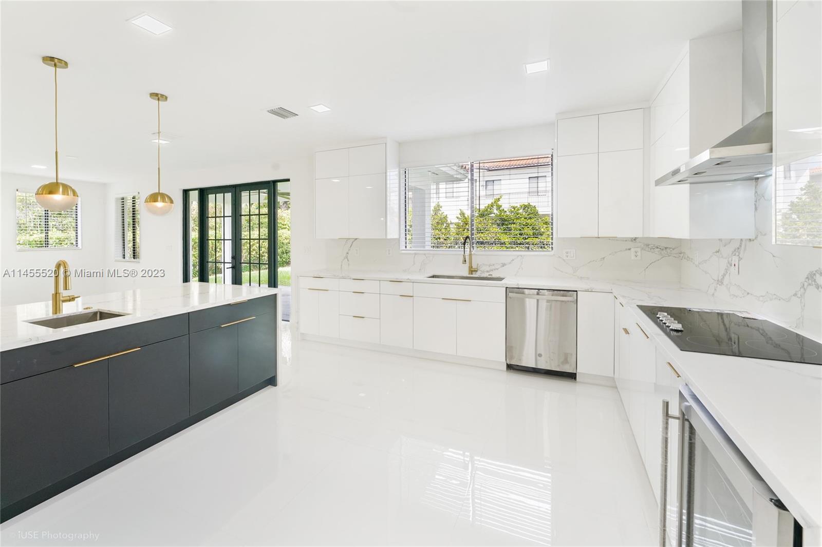 Photo 2 of 7545 SW 188th Ln in Cutler Bay - MLS A11455520