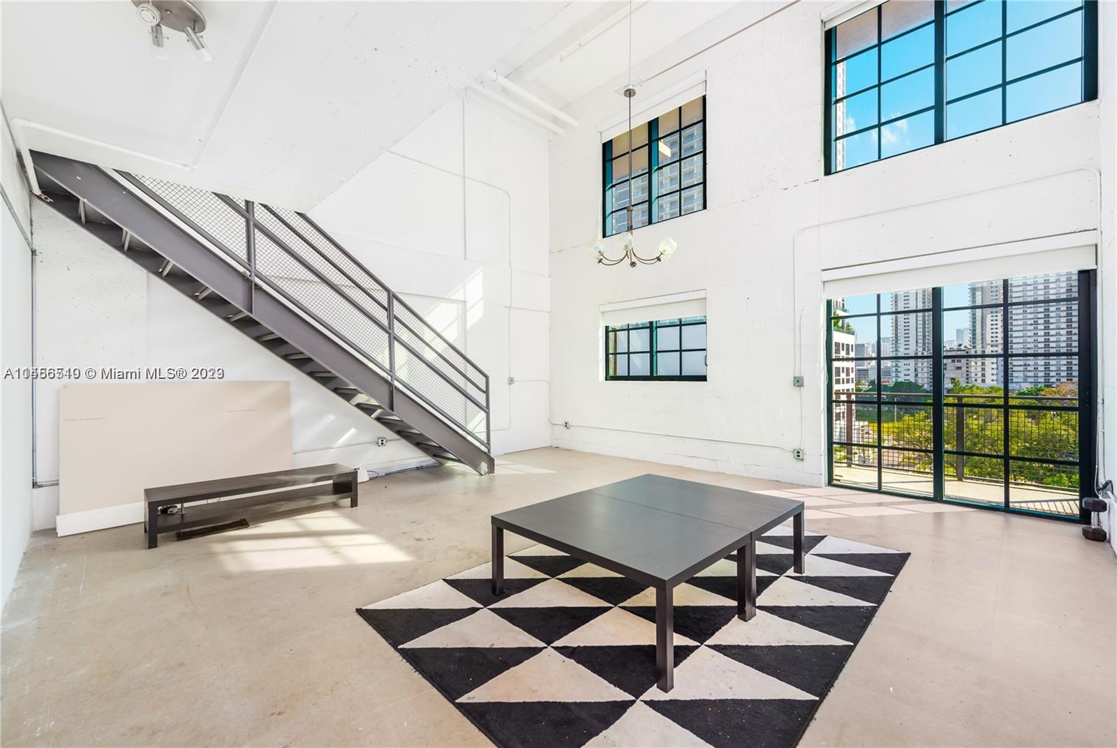 Beautiful NY Style Loft in the heart of the city with southern exposure!