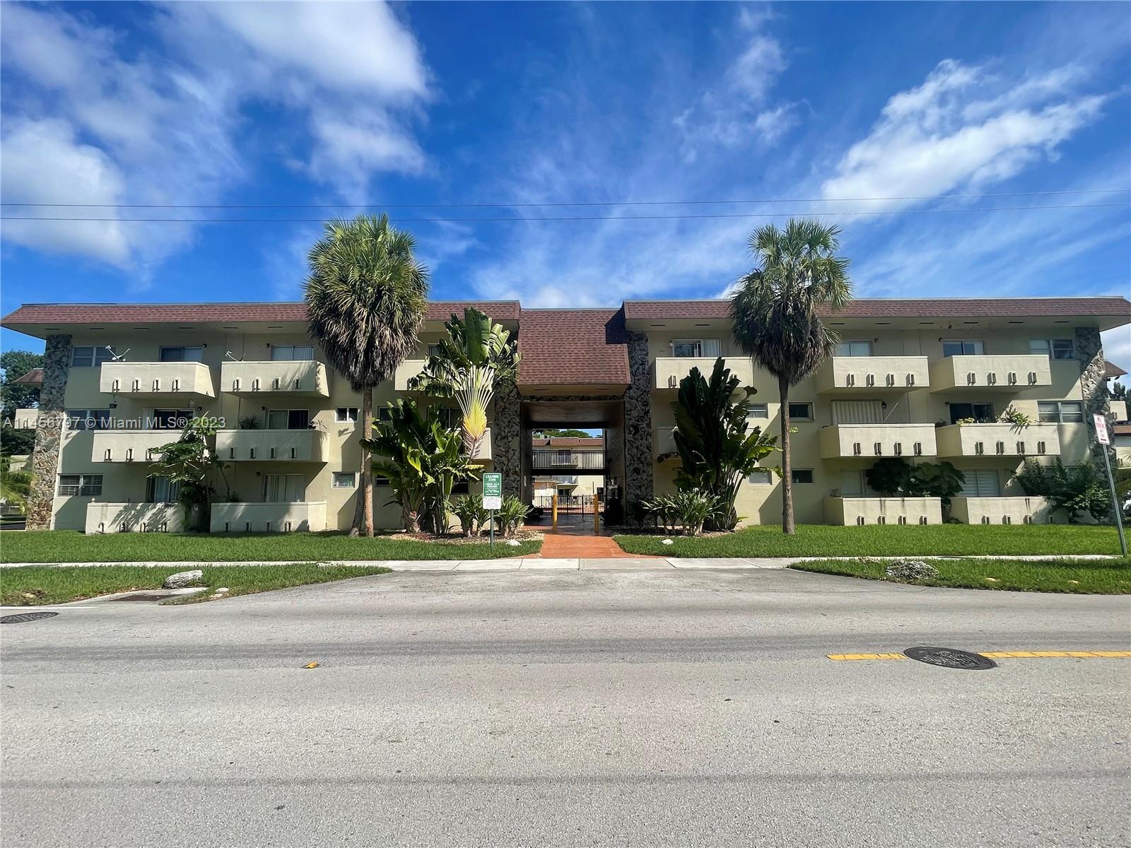 Investors, here is your opportunity to score an excellent unit in the desirable area of Downtown Dadeland.  This 2/2 condo is a corner unit located on the 3rd floor and offers granite counter tops, stainless steel appliances, plenty of closet spaces, AC unit is less than 1 year old. Centrally located, walking distance to Dadeland Mall, Michaels, Dicks sporting goods and other local  shops and restaurants.