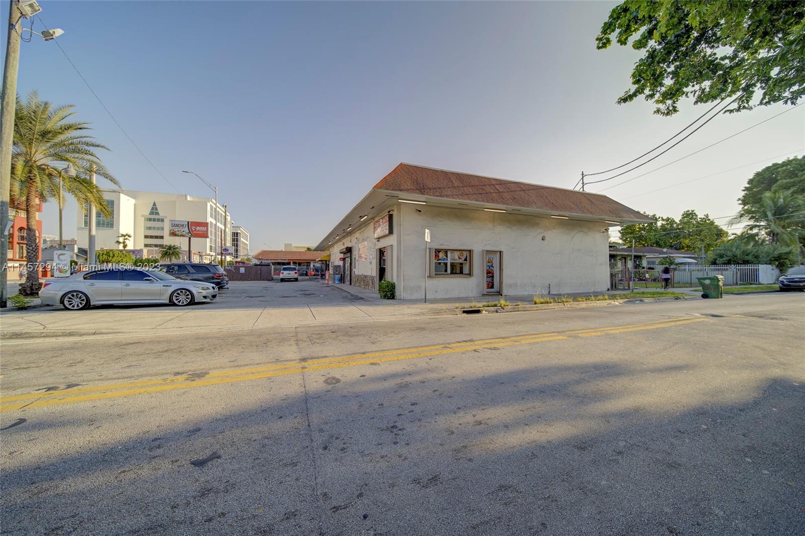 Cafeteria & Market For Sale in Little Havana, Miami, FL 33128