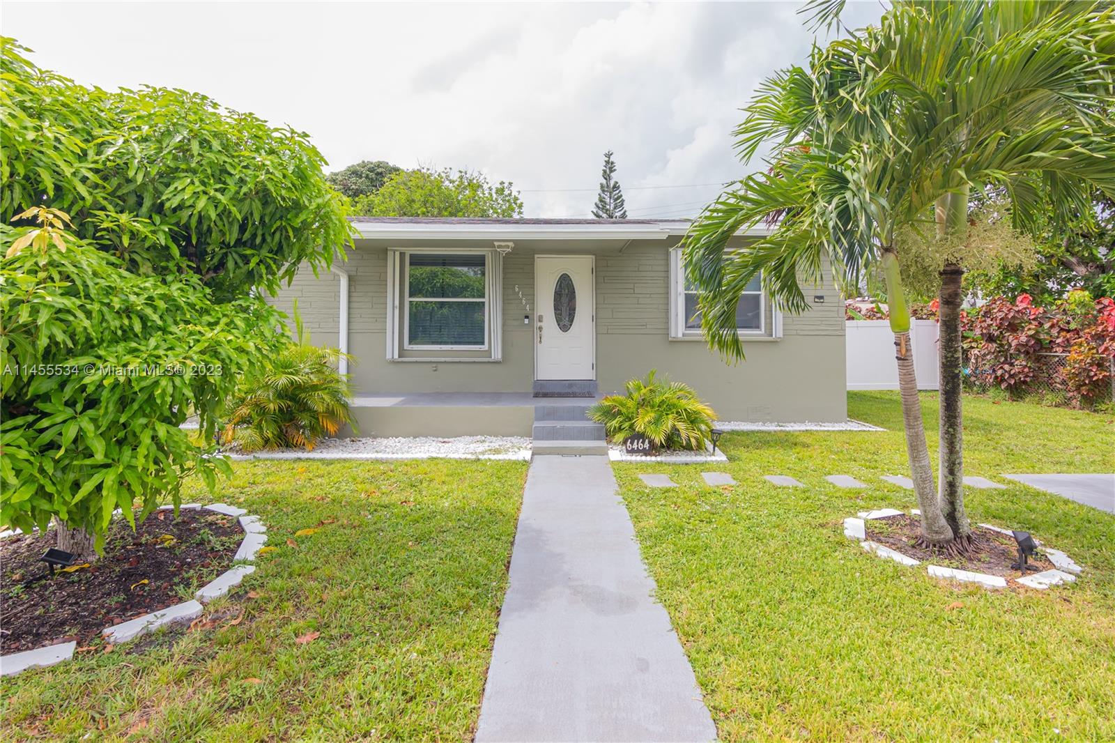 6464 Mcclellan St, Hollywood, FL 33024