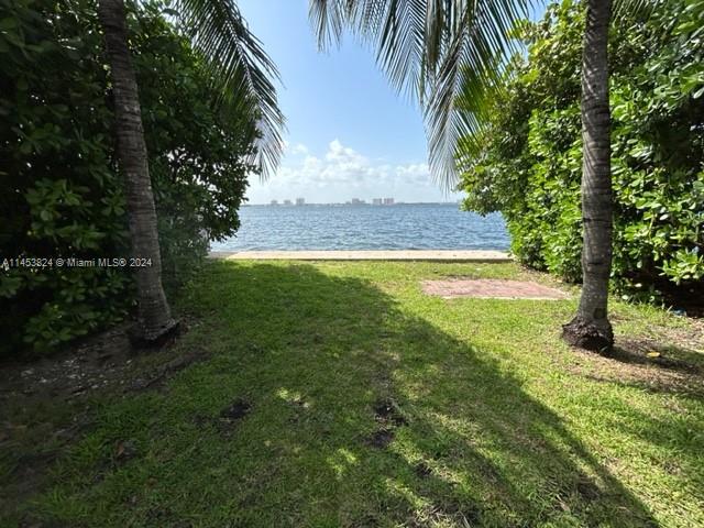 905 Fairway Dr, Miami Beach, FL 33141