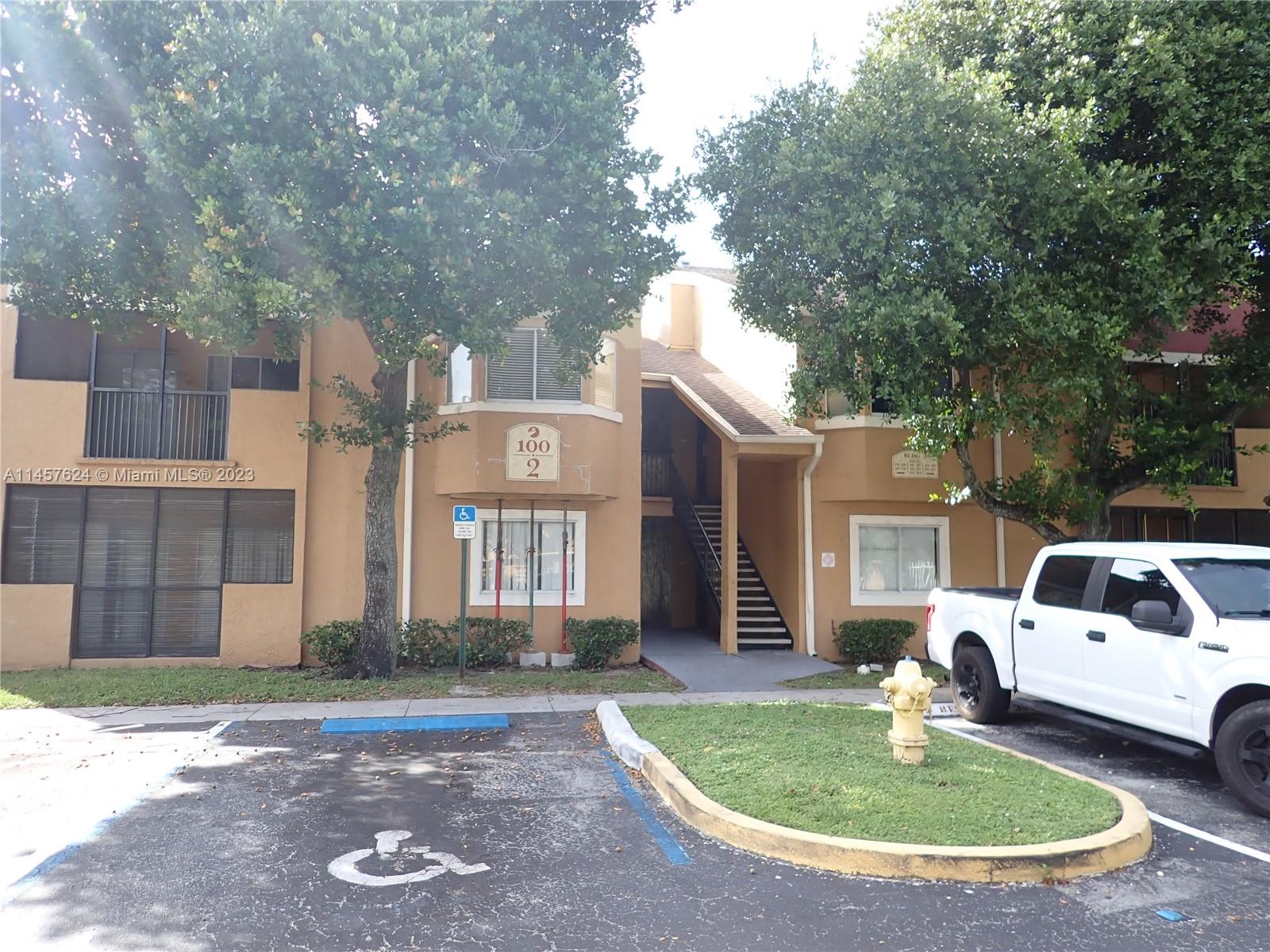100 SW 83rd Way 202, Pembroke Pines, FL 33025