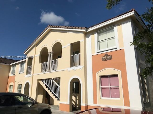 AMAZING BRIGHT AND BEAUTIFUL UNIT IN kEY CONDO !! 3 BEDROOM 2 BATHROOM WITH TILE FLOOR ALL OVER! GREAT LIVING ROOM AREA AND NEW CARPET ON BEDROOMS . BEAUTIFUL KITCHEN! AMENITIES LIKE POOL OVERLOOKING THE LAKE, TIKI HUT CLOSE TO THE POOL, SEE BROKERS REMARKS! VACANT .EASY TO SHOW IT