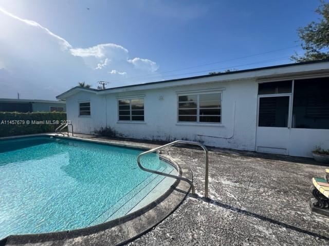 9500 Johnson St, Pembroke Pines, FL 33024