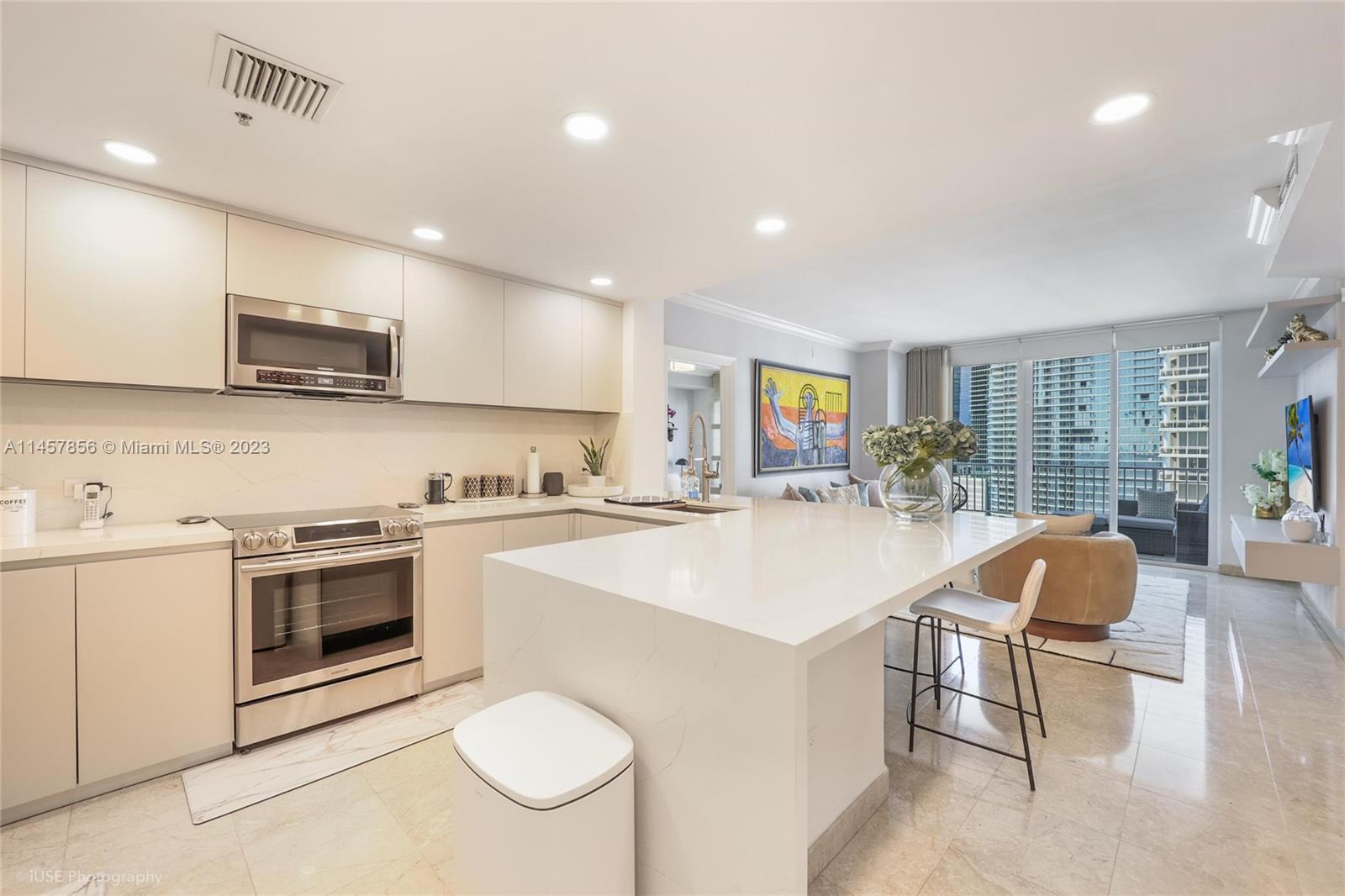 Amazing 3 Bedrooms and 3 Bathrooms corner unit recently renovated! This unit has an additional 850-900 sqft Terrace where you can put a jacuzzi, lounge chairs, bbq for entertainment. Enjoy Brickell Key living at its finest close to restaurants, shops, nightlife and much more!!!!