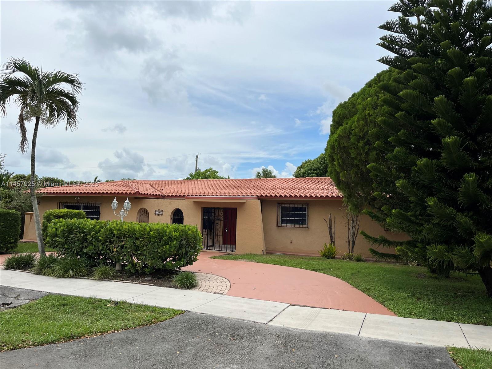 3040 SW 104th Ct, Miami, FL 33165