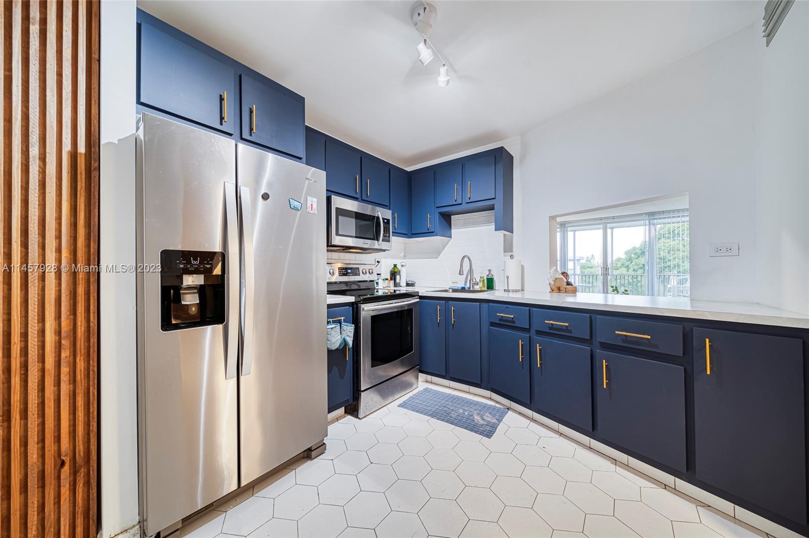 Photo 2 of Jade Winds Group Bamboo G Apt 401-1 in Miami - MLS A11457928