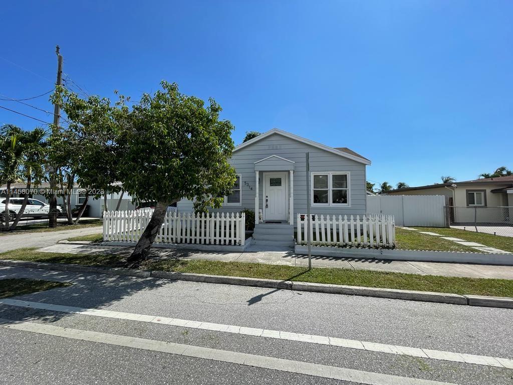 5314 Lake Ave, West Palm Beach, FL 33405