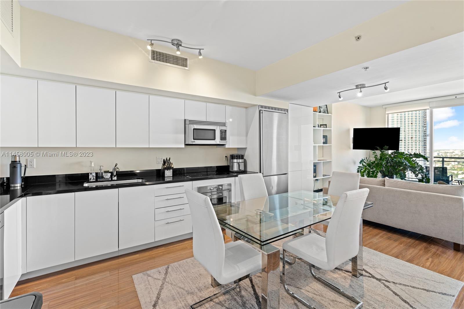 Beautiful UPGRADED unit, in absolute immaculate condition, bright and spacious 1B/1Bathroom with a nice Sunset and River view. The bathroom is a split , which works great for guests. Customized carpentry & cabinetry throughout the property offers plenty of storage space. Open space kitchen with granite countertops. Mint Riverfront is a 5 star elegant bldg with exceptional amenities such as state of the arts SPA, Sauna,Jacuzzi Gym, infinity Pool, Clubroom, business center, etc. Excellent location easy access to I-95, Metro Mover and metro rail. Walking distance to Brickell City Center and Downtown. Great for Investors or final users.