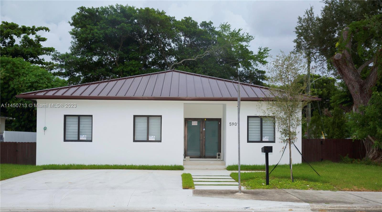 This lovely new-construction home nestled in the heart of South Miami was built to provide comfort and elegance to anyone who has the pleasure of calling the residence home. Featuring 5 large bedrooms and 3 modern bathrooms, this home is spacious to allow for comfortable family living. The kitchen is outfitted with top-of-the-line appliances and boasts a large island. With a custom walk-in pantry, there will be no lack of space for storage. The property's large corner lot provides outdoor entertainment space and will feature a large modern outdoor pool.

This residence is only a short commute from the prestigious University of Miami and is situated nearby top areas such as Brickell, Coral Gables, and Key Biscayne. All while still providing a quiet and tranquil environment.
