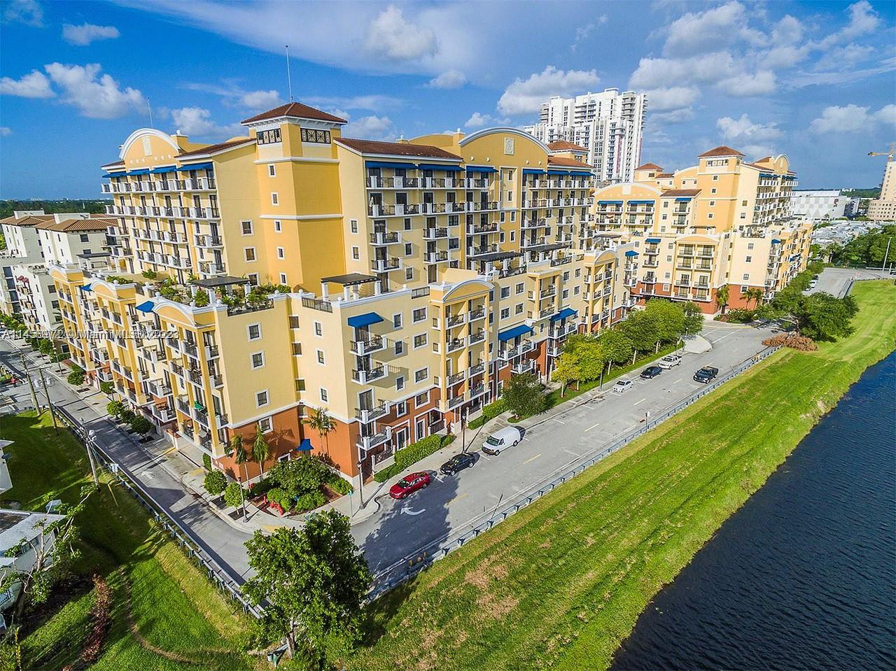 Amazing condo in the luxury building Colonnade At Dadeland. Unit located in the first floor, 2 bedrooms, 2.5 bathrooms, spacious den, can be use as (Tv room, studio etc.) 2 covered parking. 24 hours security with concierge service, front desk, community pool and gym. Next to Dadeland mall, Palmetto expressway and US1. Very close to Baptist Hospital. A must see !!!