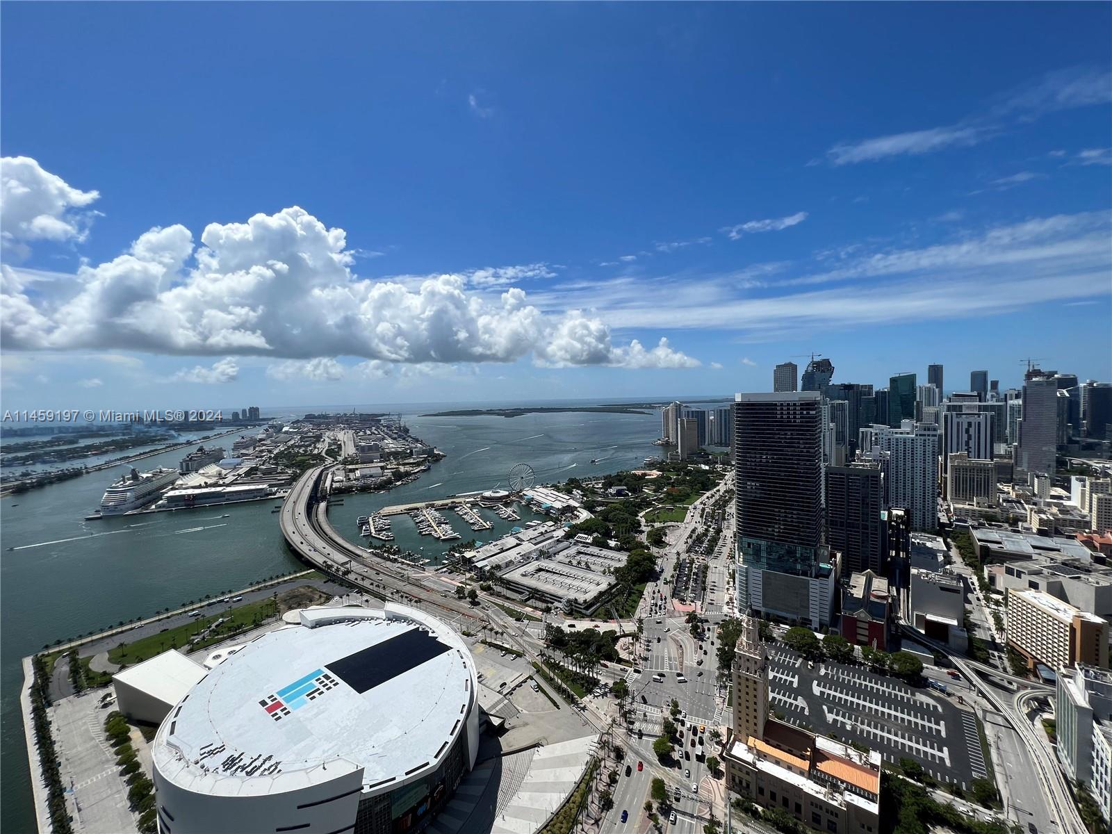 DUPLEX PENTHOUSE IN MARINA BLUE! Spectacular views 3 bedroom + 3.5 bathroom Condo in Downtown Miami. WON'T LAST! --- Unit with stainless steel appliances, W&D, with new floors installed 2022!. Conveniently located across the street from the Kaseya Center, just minutes from the beaches, Design District, Museum Park, The Opera and Ballet, Art Museum and Fine Dining. Great building amenities: sunrise and sunset pools, 2 hot tubs, 24-hr security and concierge, valet parking, business center, fitness center, club room.