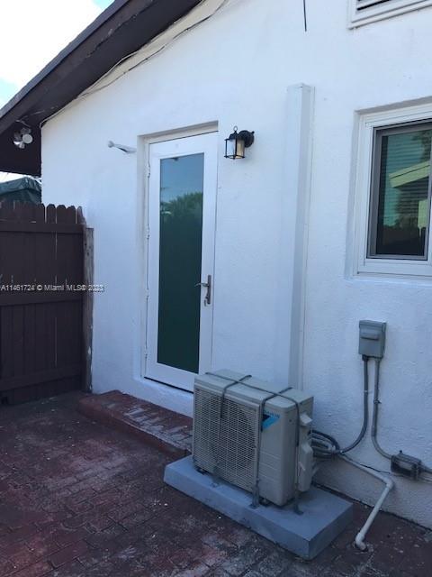 Renovated small Efficiency  with impact window and door , small fridge and cooktop , privet entrance , including water sewer and electric , one person only ! easy access to griffin rd and I-95 and I-595 ,background check , Proof of income and rental history ! Sorry no pets ,Move in with first last and security deposit .