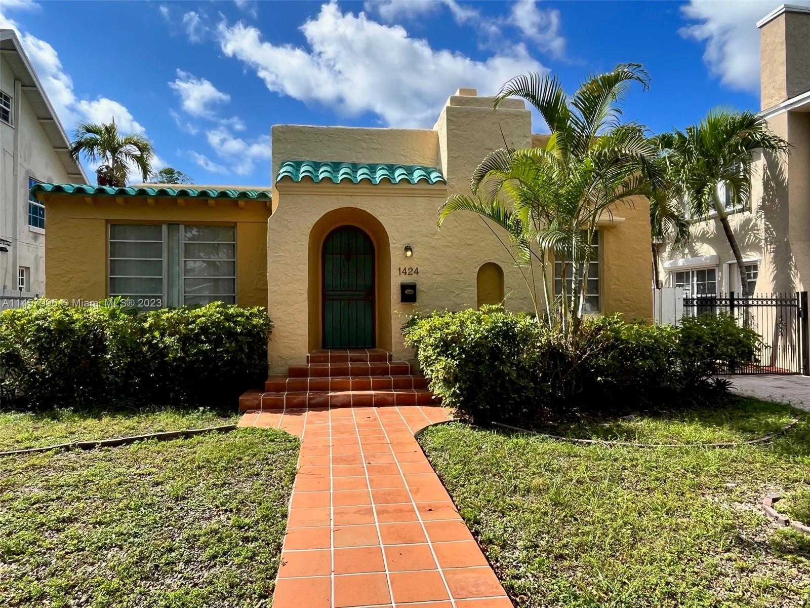 Beautiful Spanish house with a in law cottage in the back yard, five minute to Brickell center and downtown.
The house has Airbnb income producing possibility because its located in a historical neighborhood.
contact the listing agent for showing.