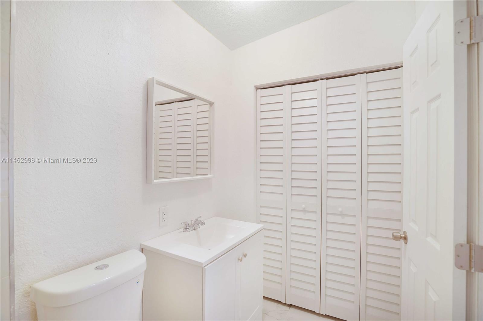 1147 NW 16th Way