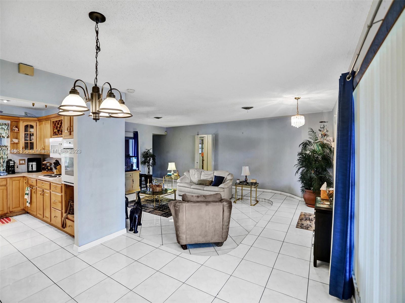 Listing Photo 11