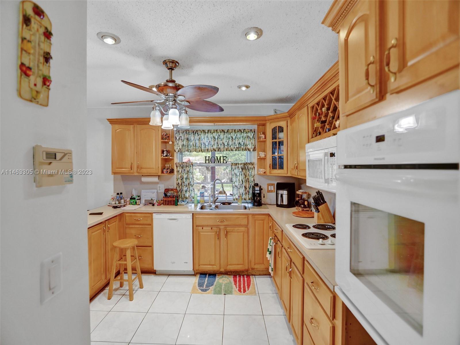Listing Photo 12