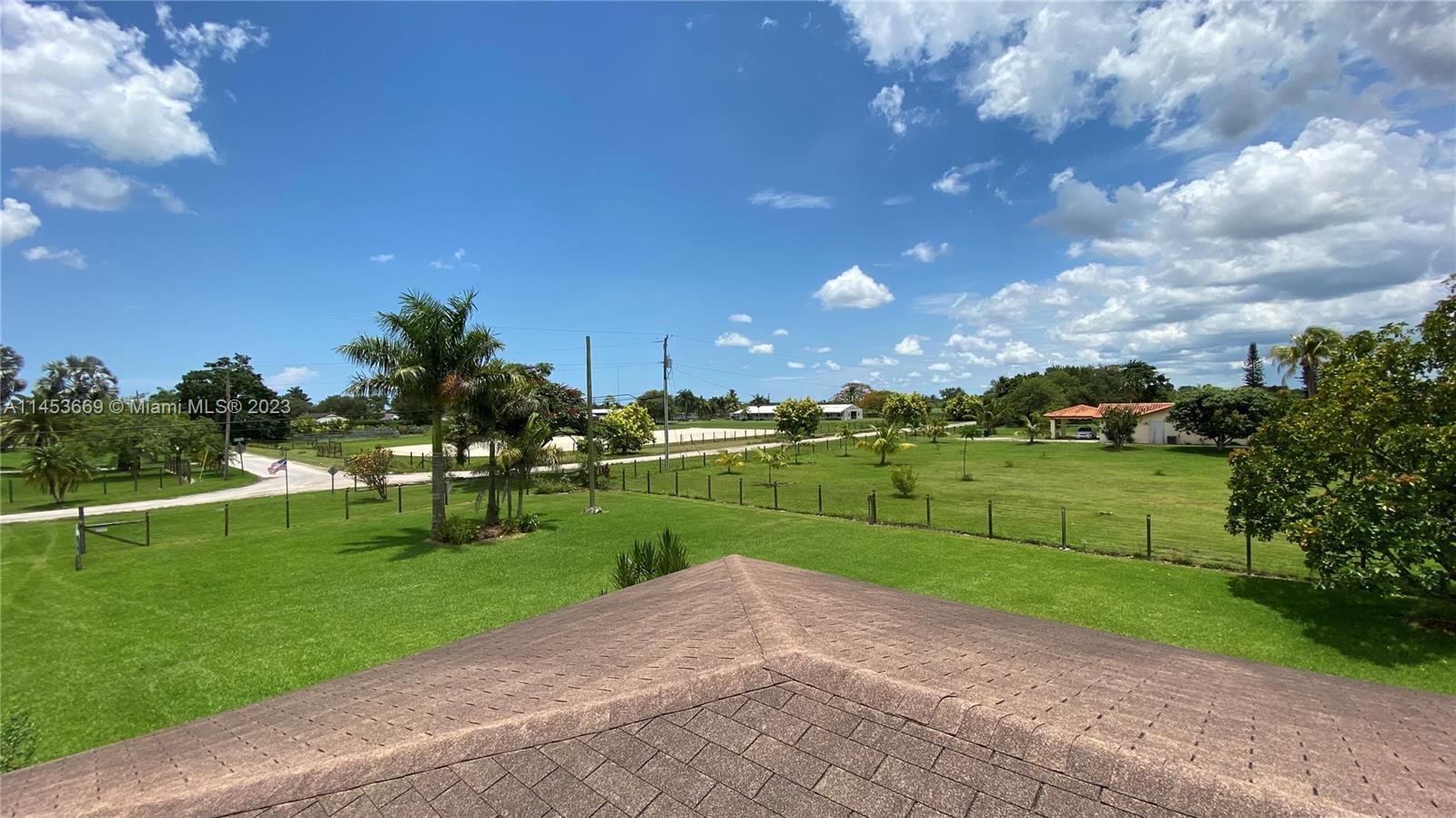 Listing Photo 11