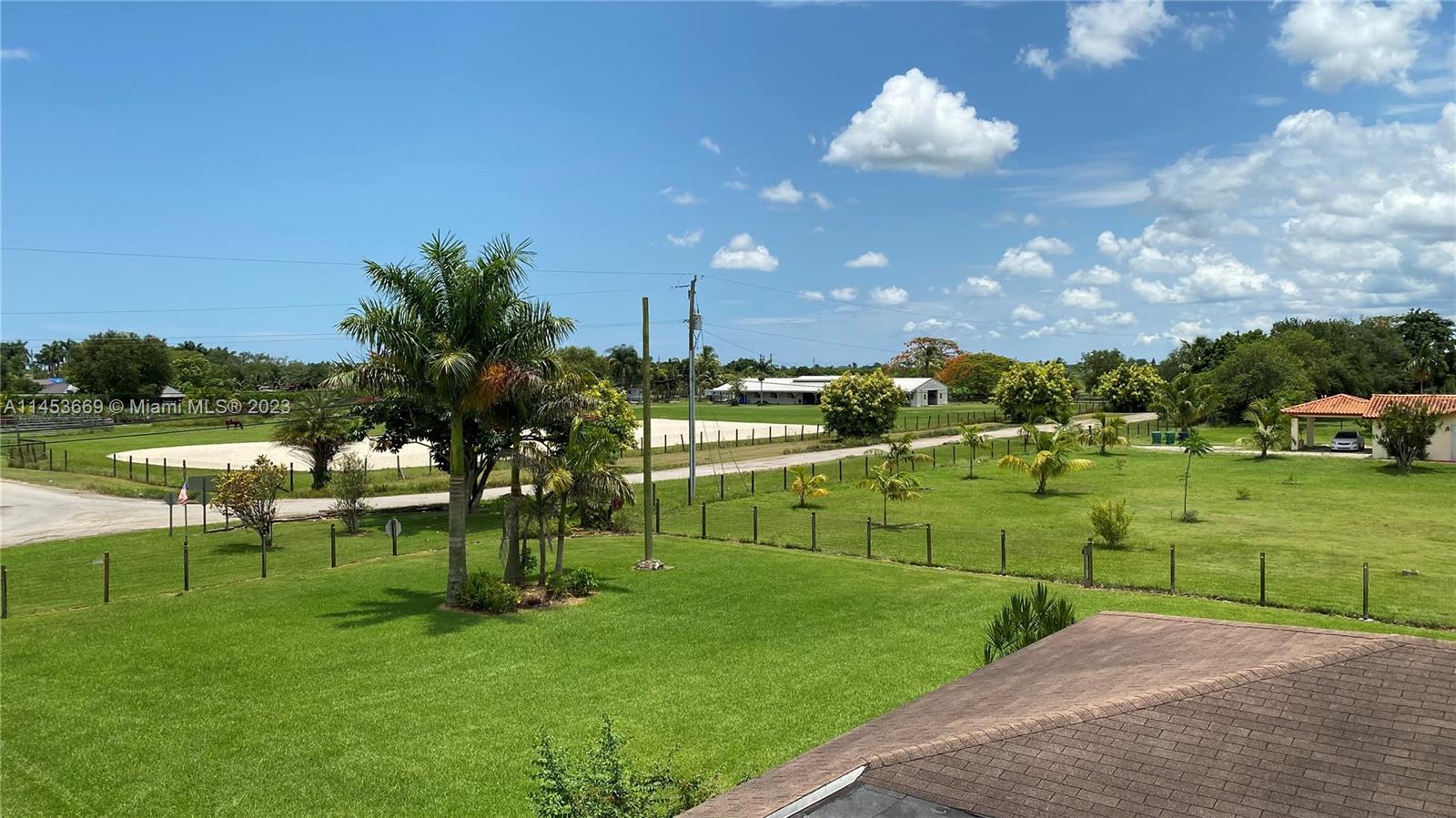Listing Photo 12