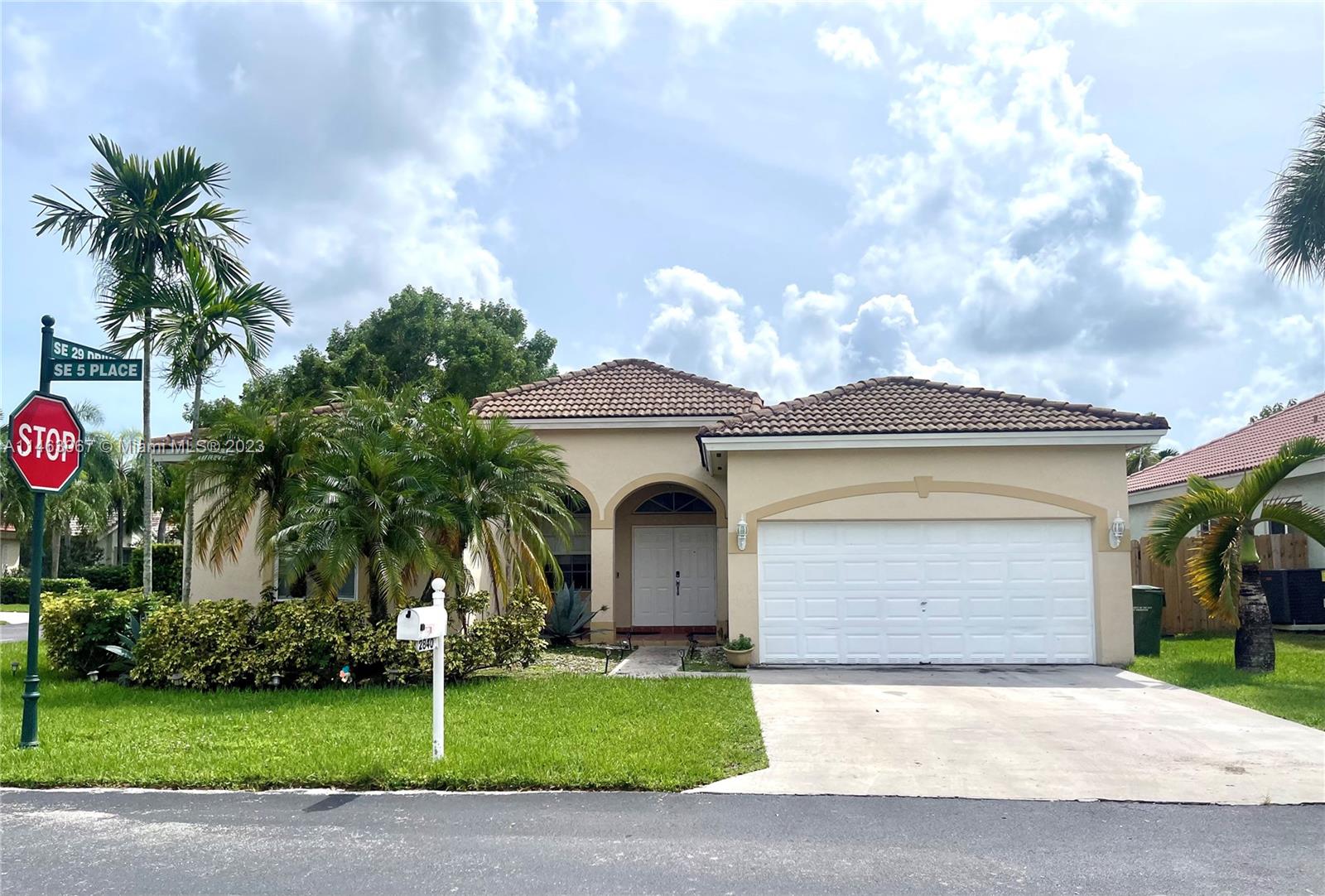 This 4/3 single-family home is inside the gated community of Keys Gate located near the turnpike with shopping centers and dining nearby.