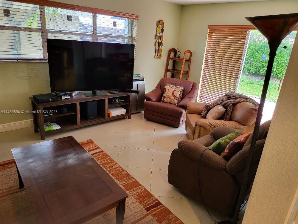 Listing Photo 12