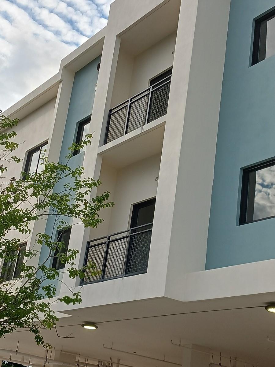 NEW Construction Luxury Residences in Downtown Miami Springs! Minutes from the MIA Airport, Wynwood and the beaches with a small town vibe. Within walking distance of Starbucks, Milam's Grocery, Sushi Sake, and many others. NO PET POLICY.