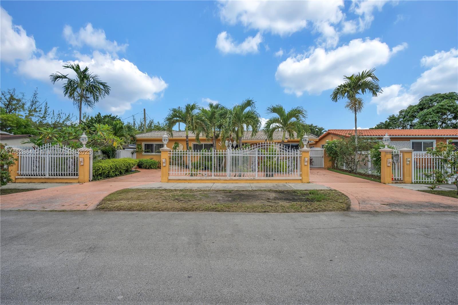 8220 SW 45th St  For Sale A11462864, FL