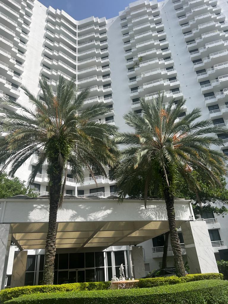 Enjoy living Aventura in an incredible apartment for RENT! This apartment features a nice and modern kitchen with a large living room, 2 bedrooms and 2 full bathrooms and an incredible balcony with some of the BEST VIEWS OF SUNNY ISLES! Recently changed carpet on the bedrooms and living room! Ceramic floors on kitchen and bathrooms! Washer and dryer inside the unit! WON'T LAST! Front desk, security, gym, pool, valet parking and more! Great location, close to many shopping centers, plazas and schools! Easy access to Biscayne Blvd and the beach!