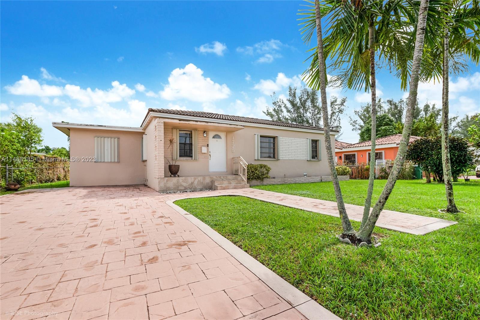 1725 SW 72nd Ct  For Sale A11468385, FL