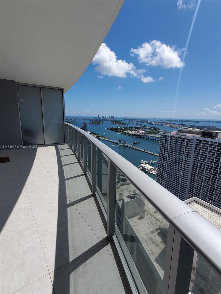Brand new 1 bed / 1 and half bath at the prestigious Aria on the bay in Edgewater.
Breathtaking views from the 44th floor dominating Biscayne Bay. Access to the extra spacious balcony from both the living room and the bedroom. Top of the line fixtures and appliances in this very well designed apartment.
Aria on the Bay is one of the most prestigious new buildings in the new Edgewater area, close to everything.