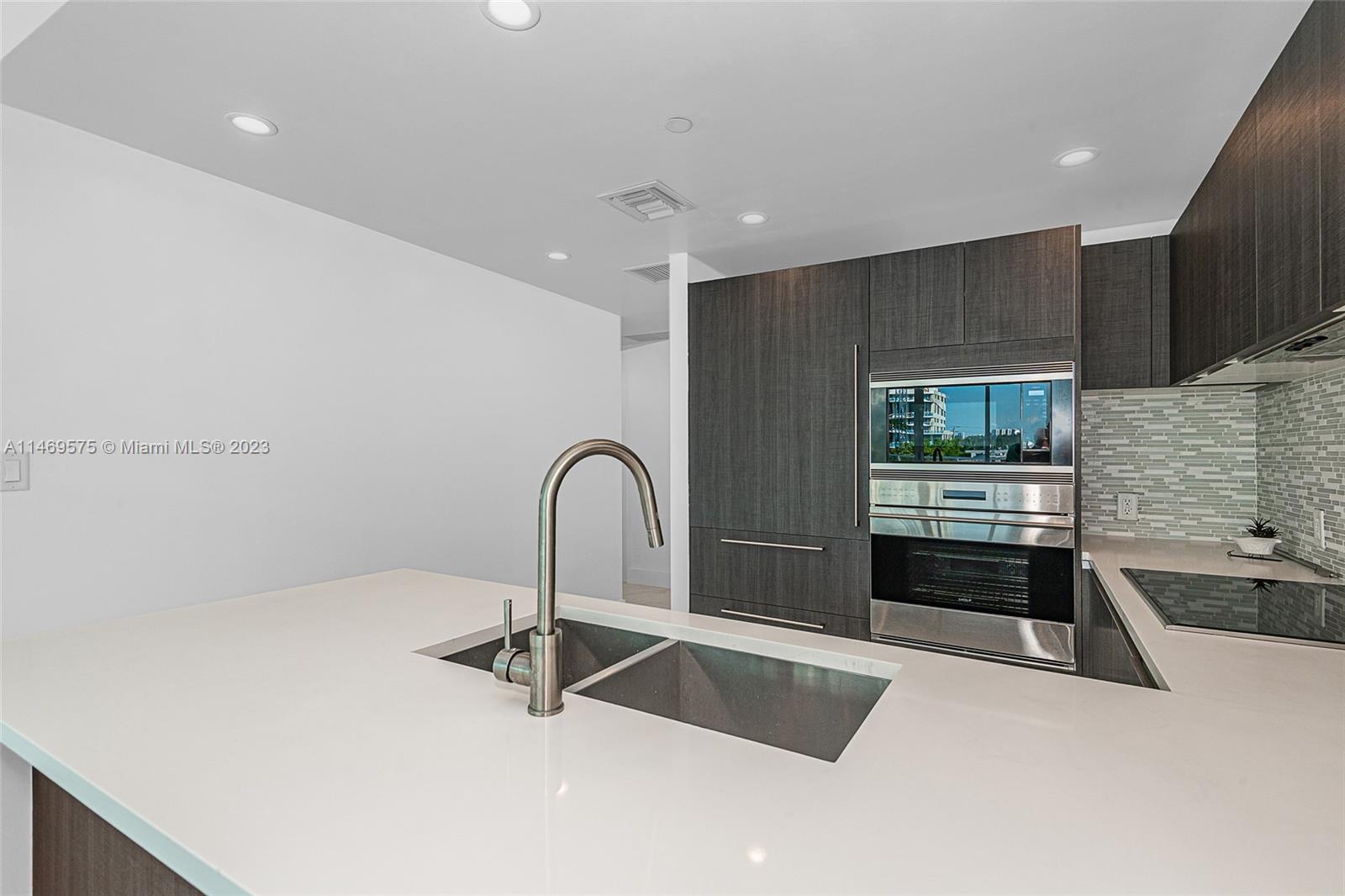 Photo 2 of Le Jardin House Condo Apt 401 in Bay Harbor Islands - MLS A11469575