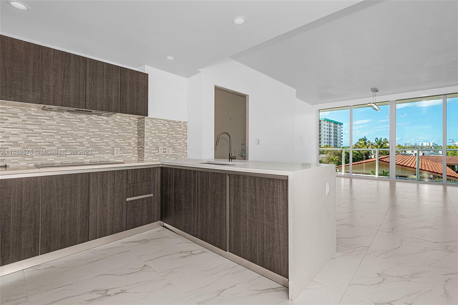 Photo 35 of Le Jardin House Condo Apt 401 in Bay Harbor Islands - MLS A11469575
