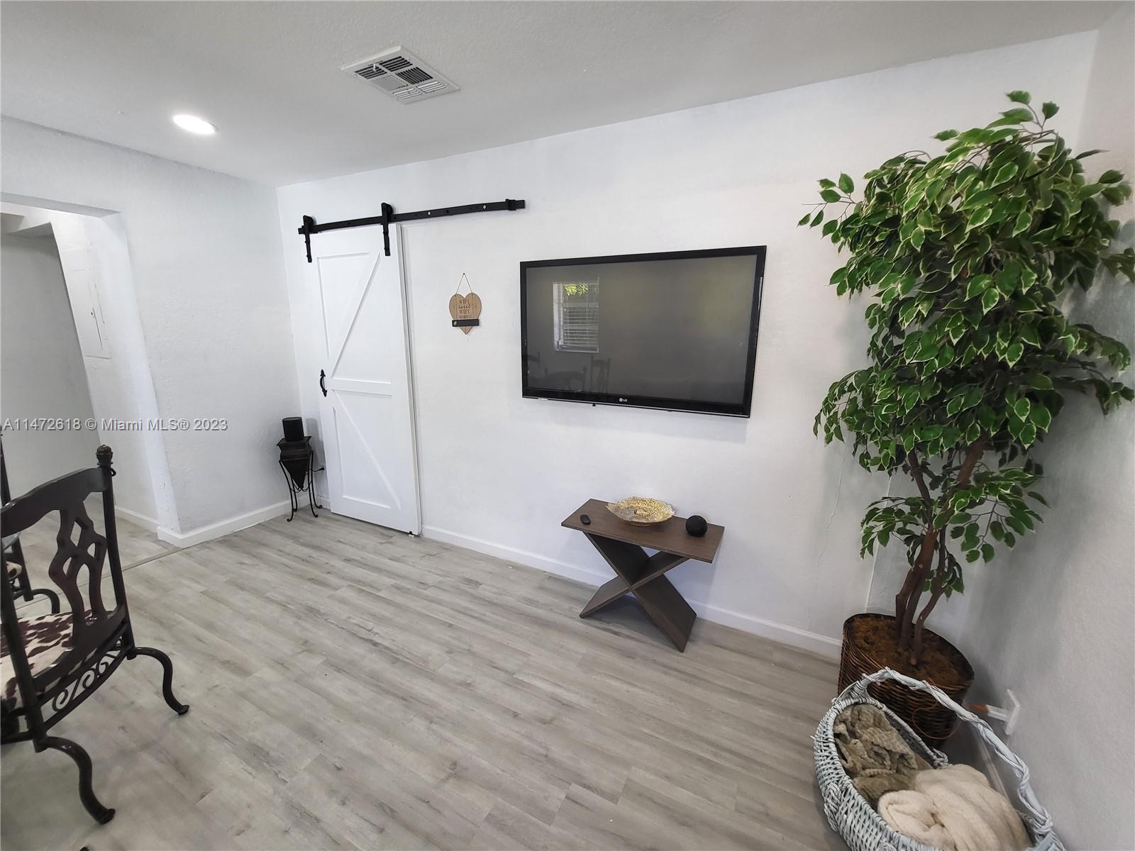 Photo 2 of 408 NW 9th St in Hallandale Beach - MLS A11472618