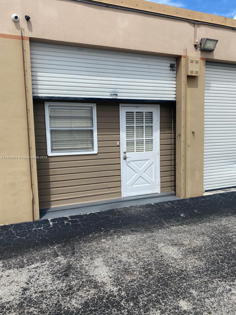 Great combination Offices/storage space! Well maintained Mini Flex Warehouse with a half bathroom, all under A/C, and plenty of parking spaces. Centrally located in the heart of West Kendall next to the Tamiami Airport, close to Turnpike and new exit of 874 expressway on SW 128 St. REQUIREMENTS: ID, Proof of Income (2 bank statements), Free Credit Report, Police Report, completed Association Application, first month and 2 securities, renter insurance. For showing appointments, please send text with your name, date, & time with at least 24-48 hours advance notice.