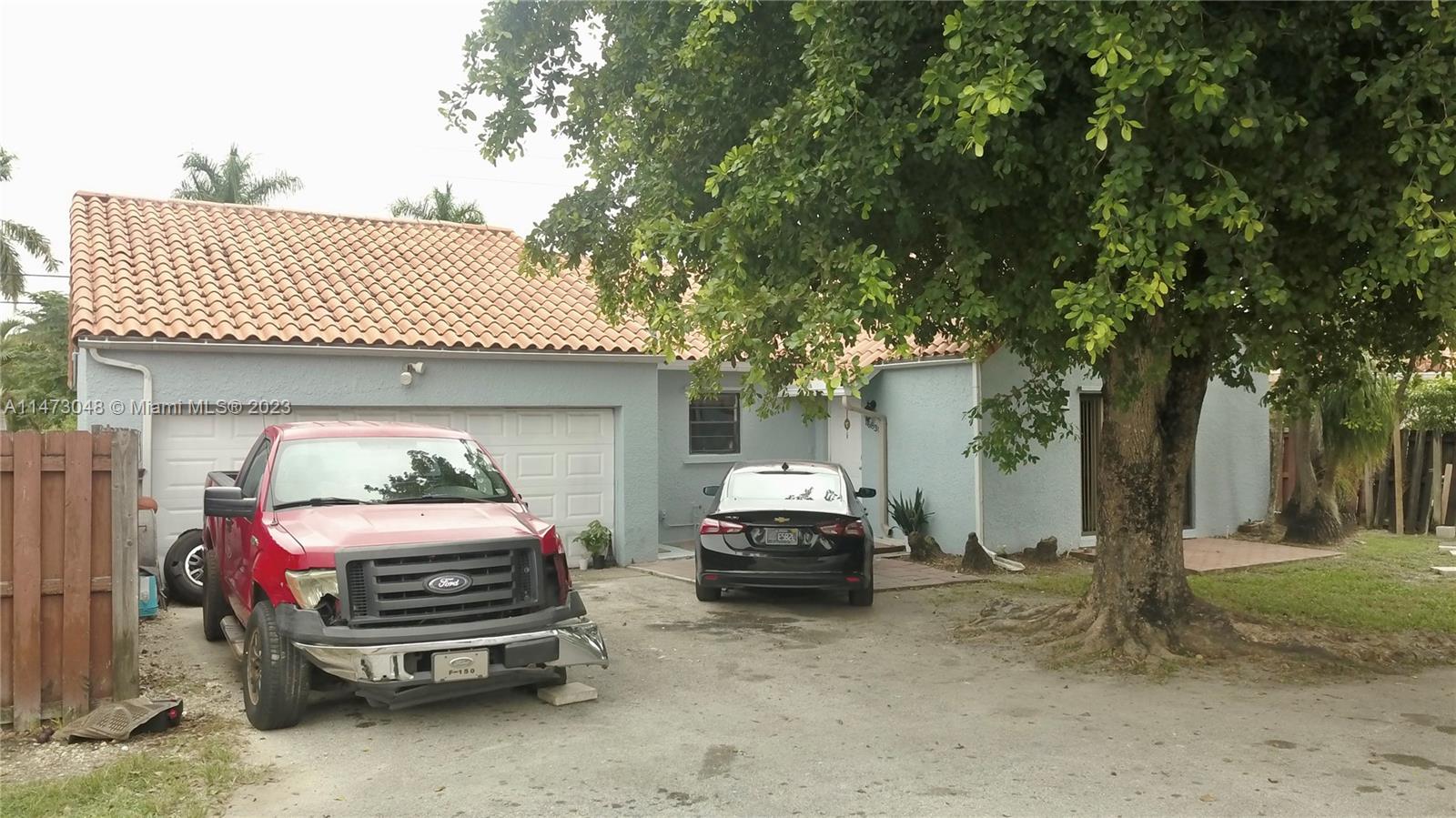 SPACIOUS 3 BEDROOM 2 BATHROOMS HOME  WITH 2 CAR GARAGE. LIVING/DINNING AREA. PATIO HAS ROOM FOR A POOL. CLOSE TO GREAT SCHOOLS AND SHOPPING CENTER.