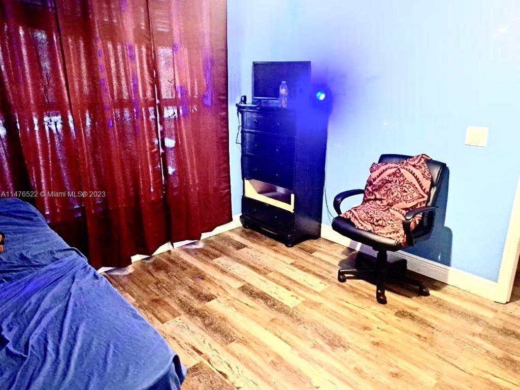 Listing Photo 11