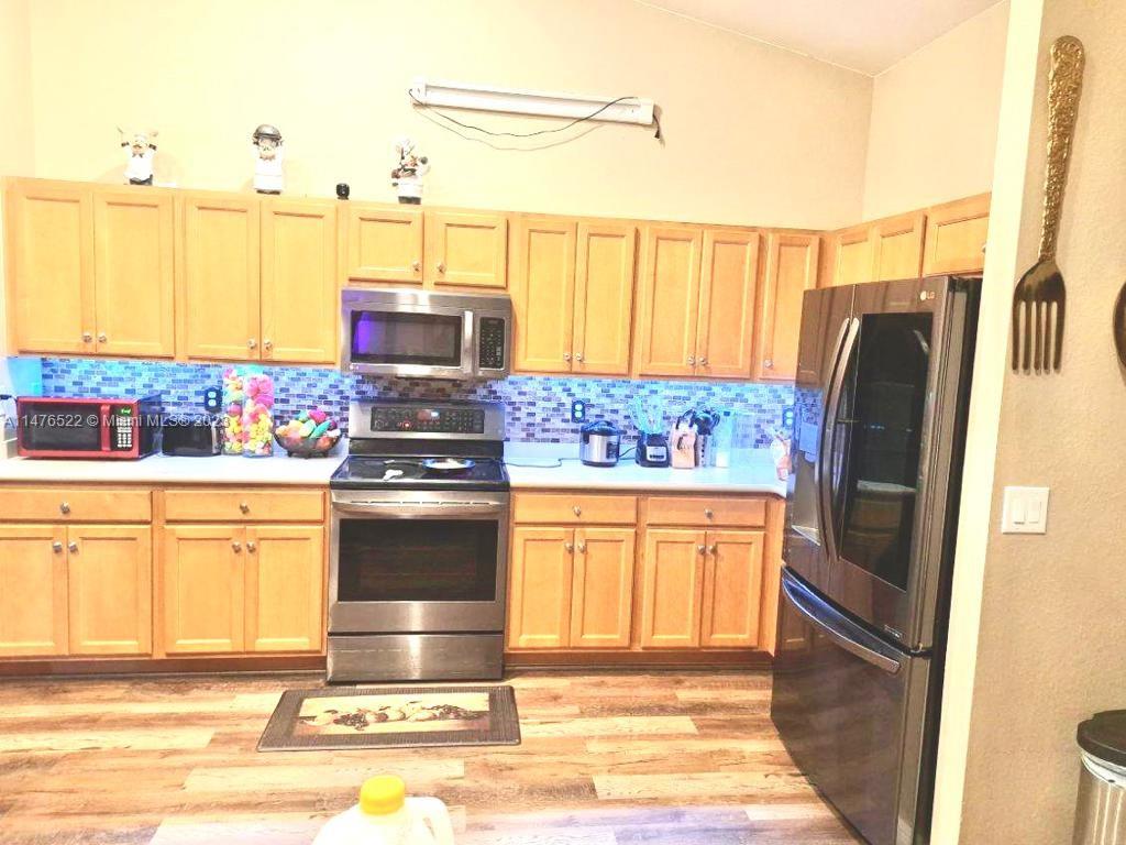 Listing Photo 6