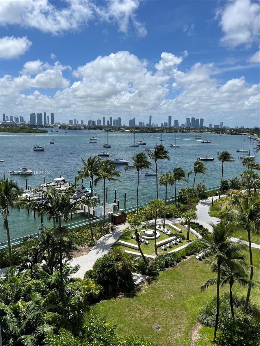 Furnished 1bed/1bath apartment with balcony overlooking Biscayne Bay. 
Flamingo Point offers a fitness club, spa, resort style pool with cabanas, restaurants and much more. 
Please call listing agent for showings.
+++AVAILABLE JUNE 2024+++ 2 months min required. Rental rate may vary according to the season.