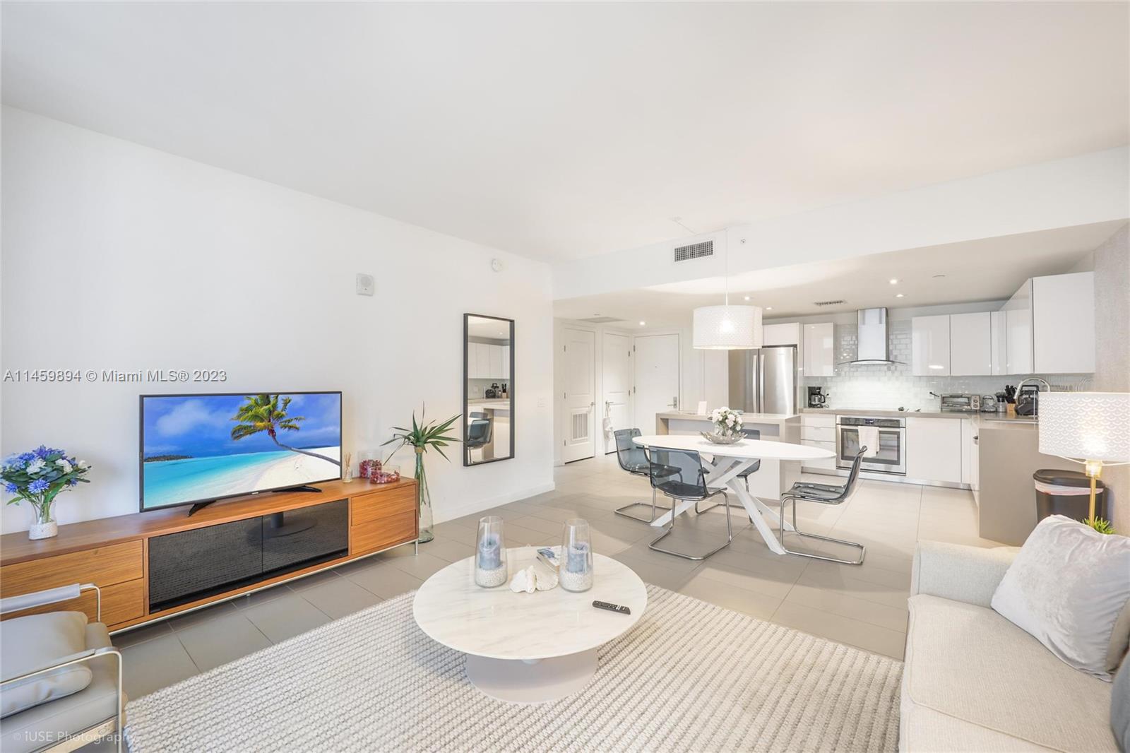 Beautiful and Spacious one-bedroom in the center of Miami. Ideal location close to everything. The building has some of the best amenities around and great management! Approved for 30 day min rentals!