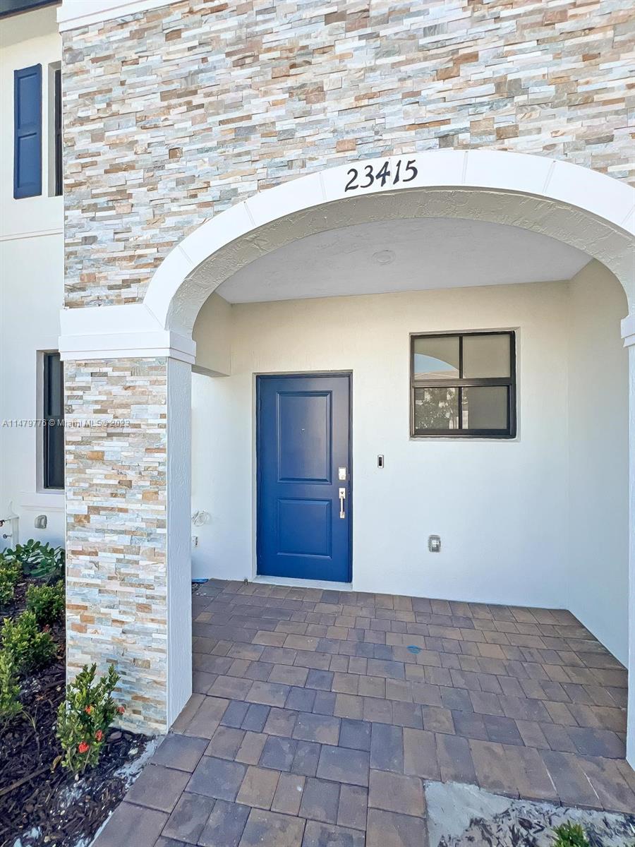 Brand new Villa at the new Lennar Community Siena Reserves. 3 Bed and 2.5 Bath Ready to Move in! Close to Many Shopping Plazas, Restaurants, and More. Easy to show.!