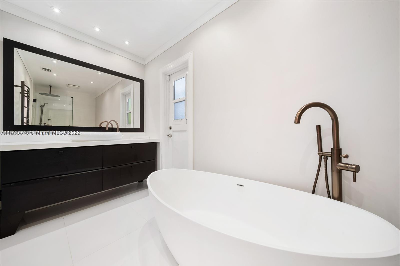 Listing Photo 14
