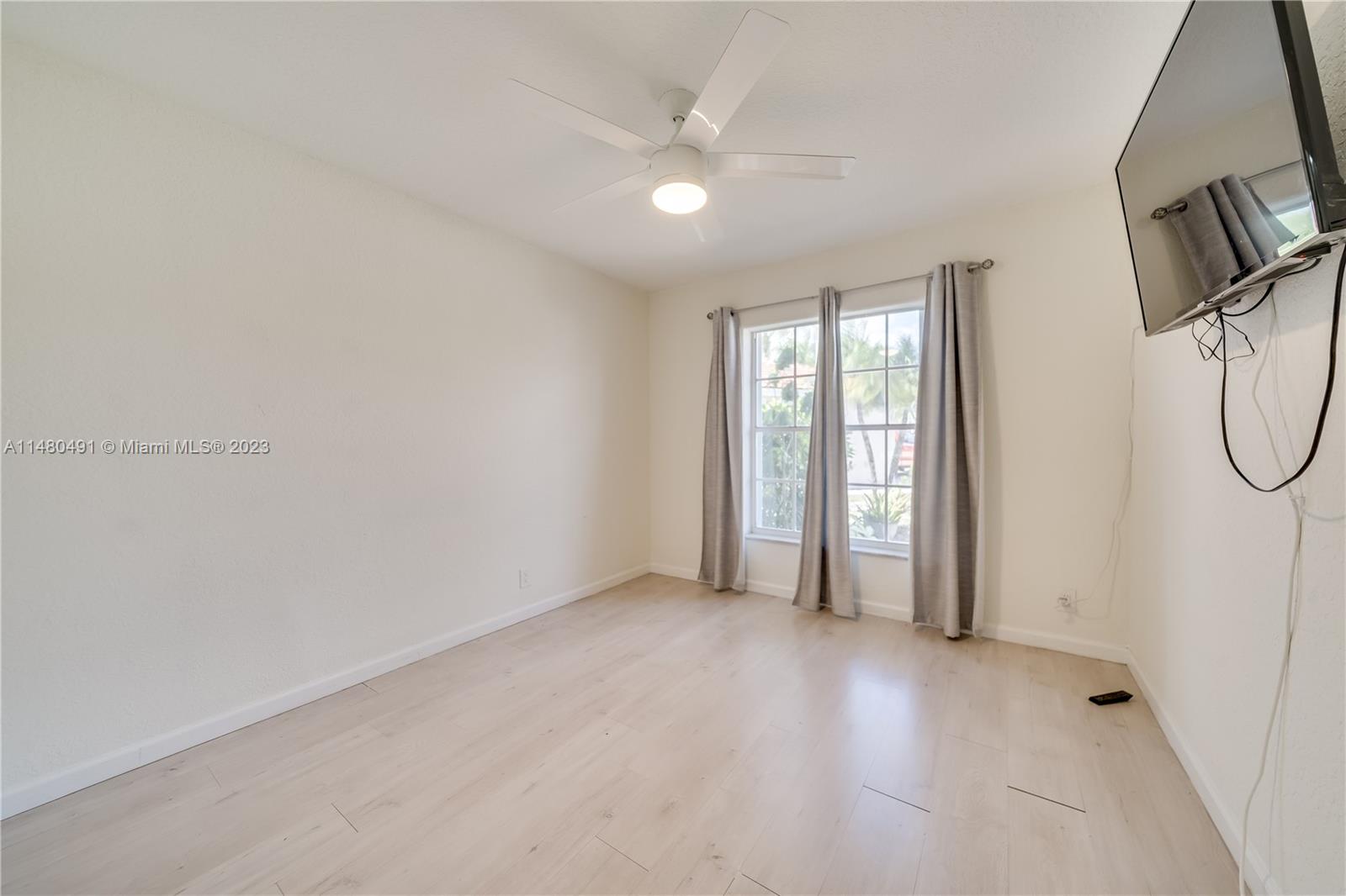 Listing Photo 9