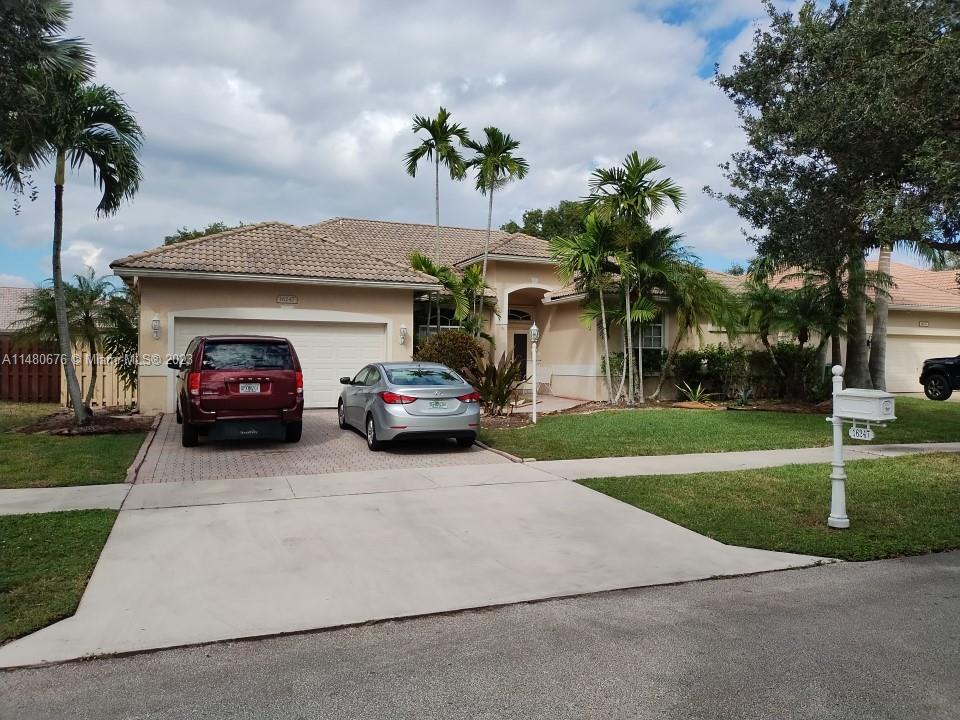 16247 S Mariposa Cir S  For Sale A11480676, FL