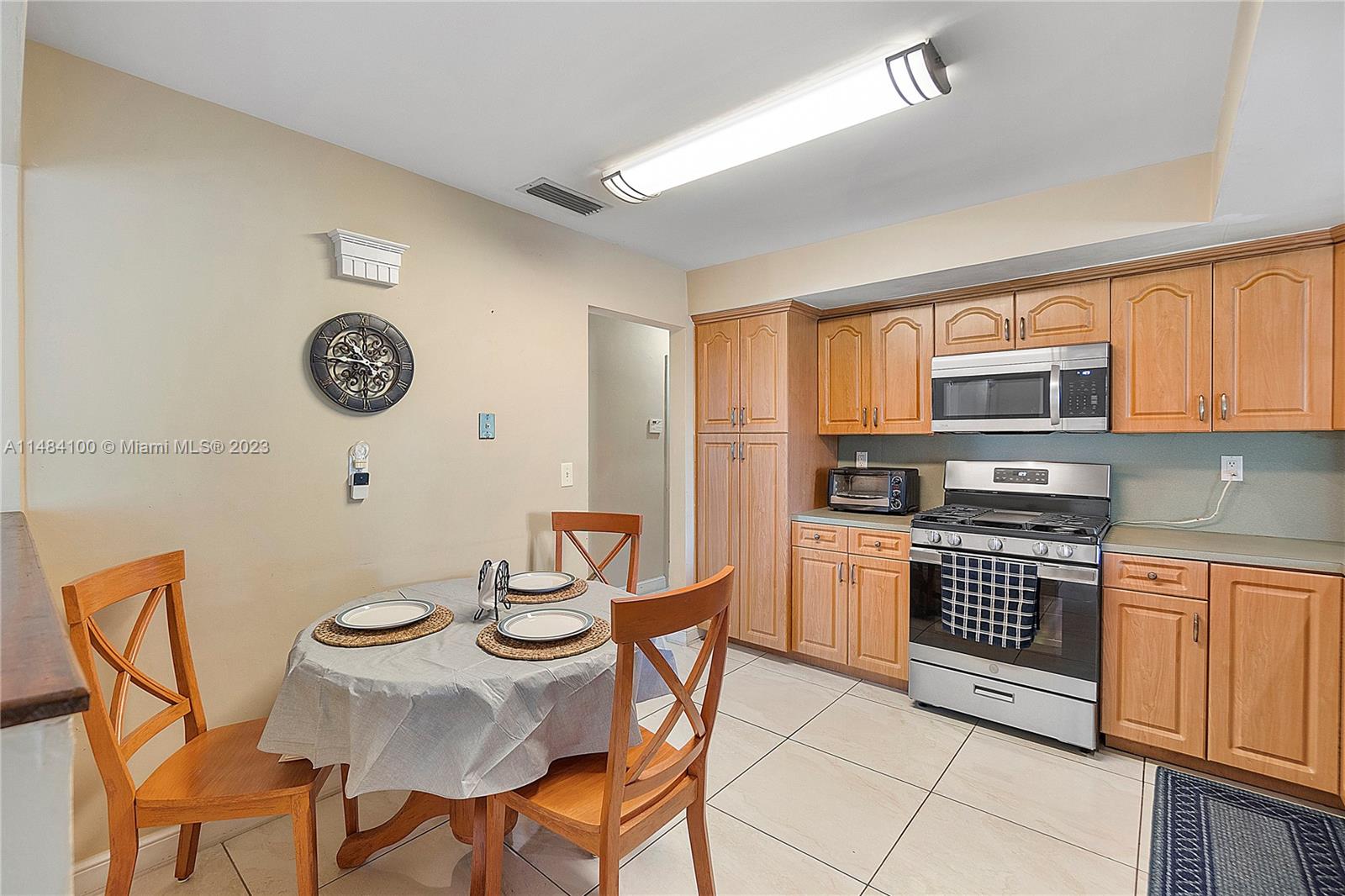 Listing Photo 8