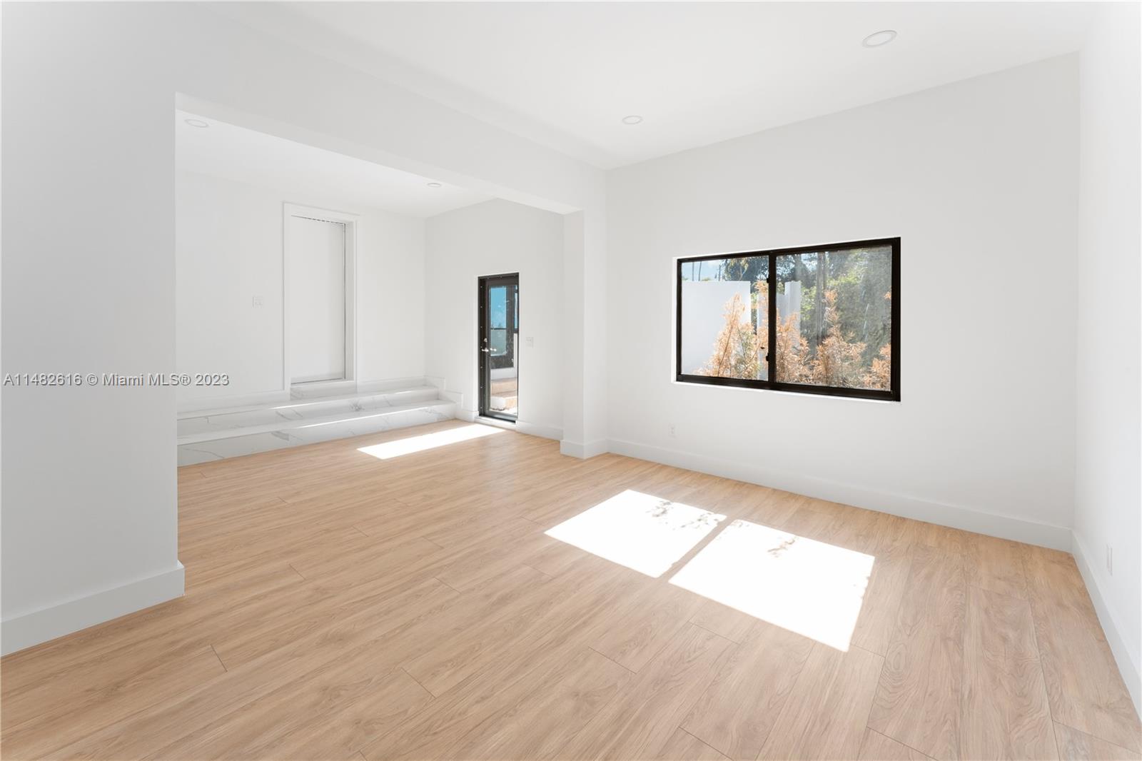 Listing Photo 11